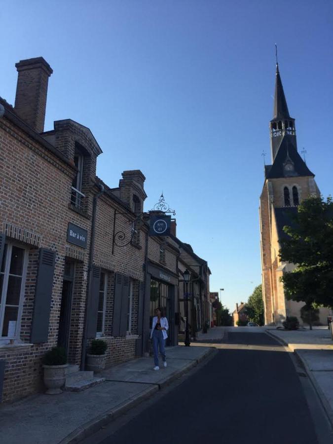 Km 41 Hotell Chaumont-sur-Tharonne Exteriör bild